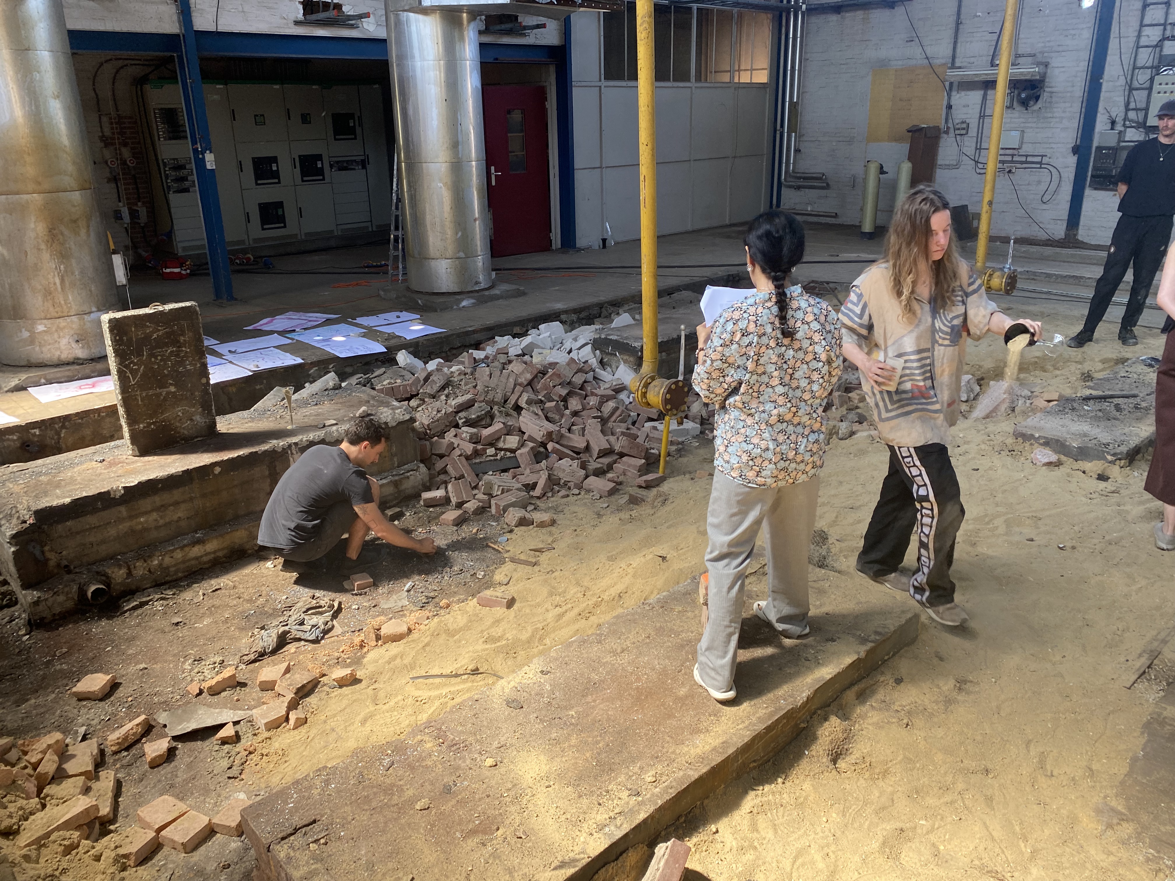 Artists Adam Moore and Lotte Van Gelder facilitating curating and performing with site and Destination Unknown 2023 artists Lola Schot and Yeonwoo Chang © Adam Moore.