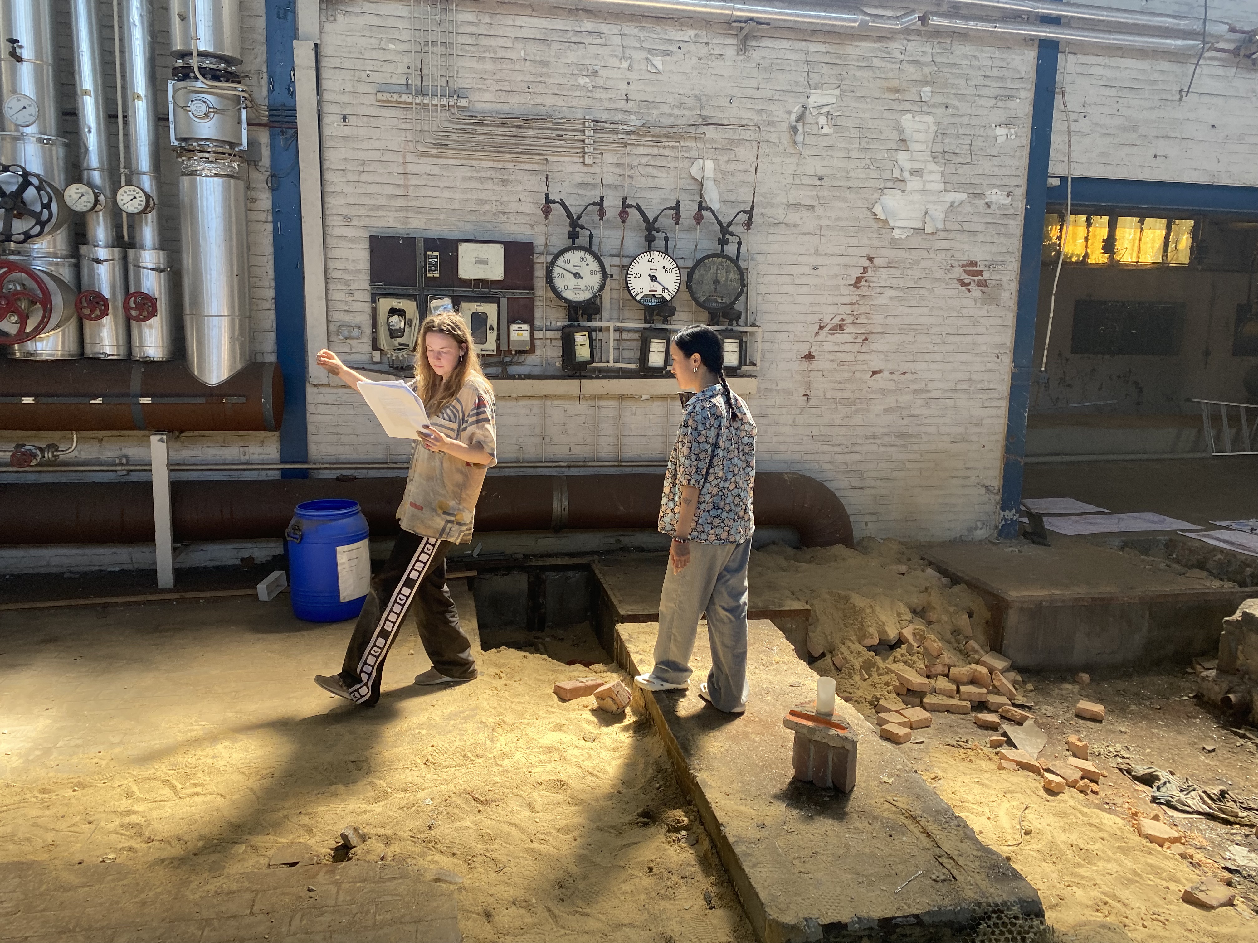 Artists Adam Moore and Lotte Van Gelder facilitating curating and performing with site and Destination Unknown 2023 artists Lola Schot and Yeonwoo Chang © Adam Moore.