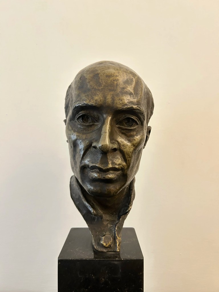 A Day in the Life of Pradhanmantri Sangrahalaya (Museum on Indian Prime Ministers) 3 sculpture of nehru in pradhanmantri sangrahalaya