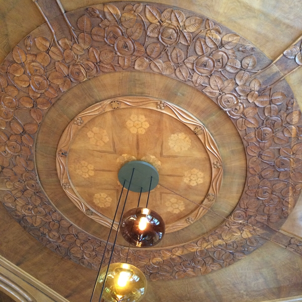 เพดานไม้สลักรูปกุหลาบ!!!