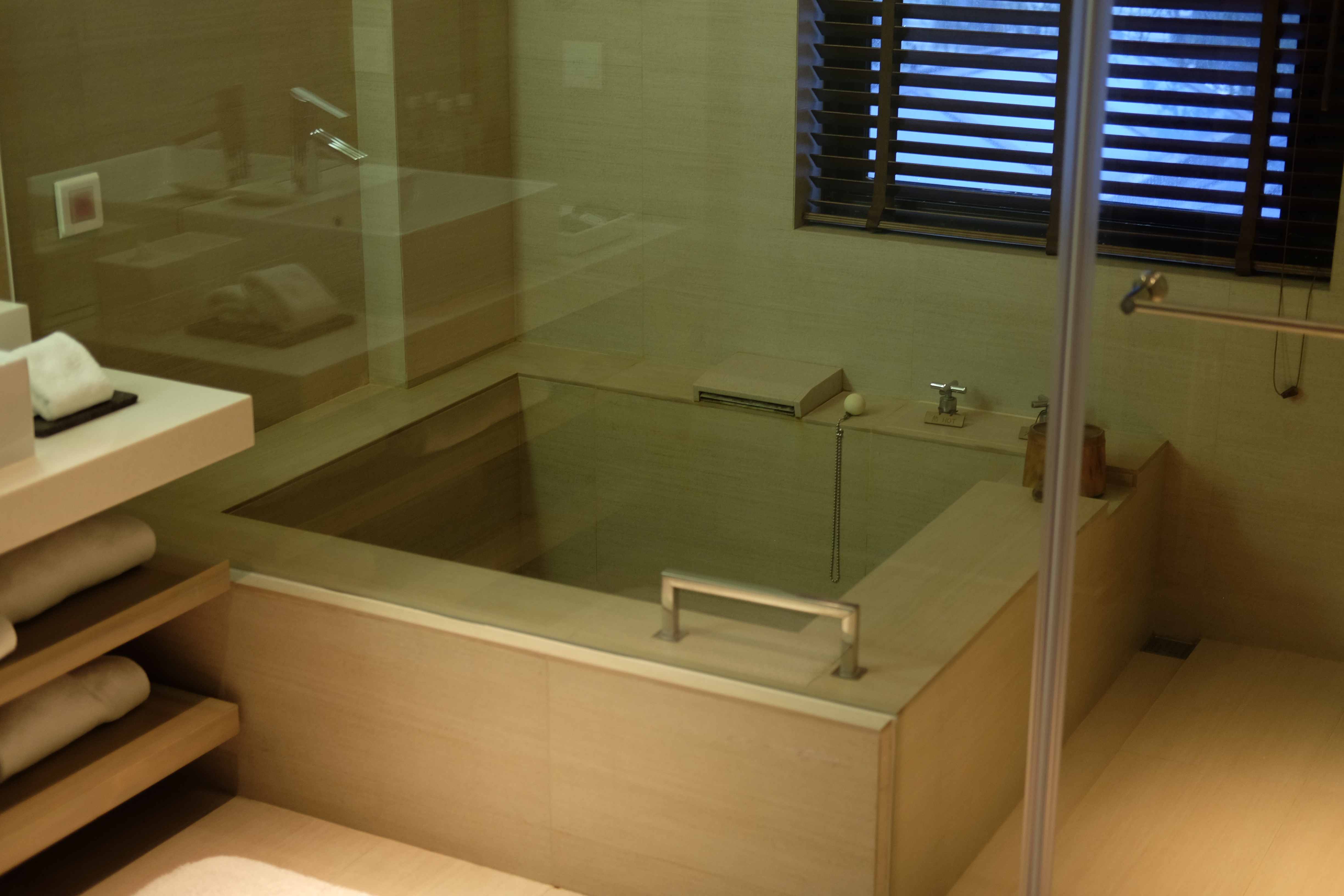 บ่อออนเซ็นเล็กๆ ในห้อง The Gaia hotel, Beitou, Taipei