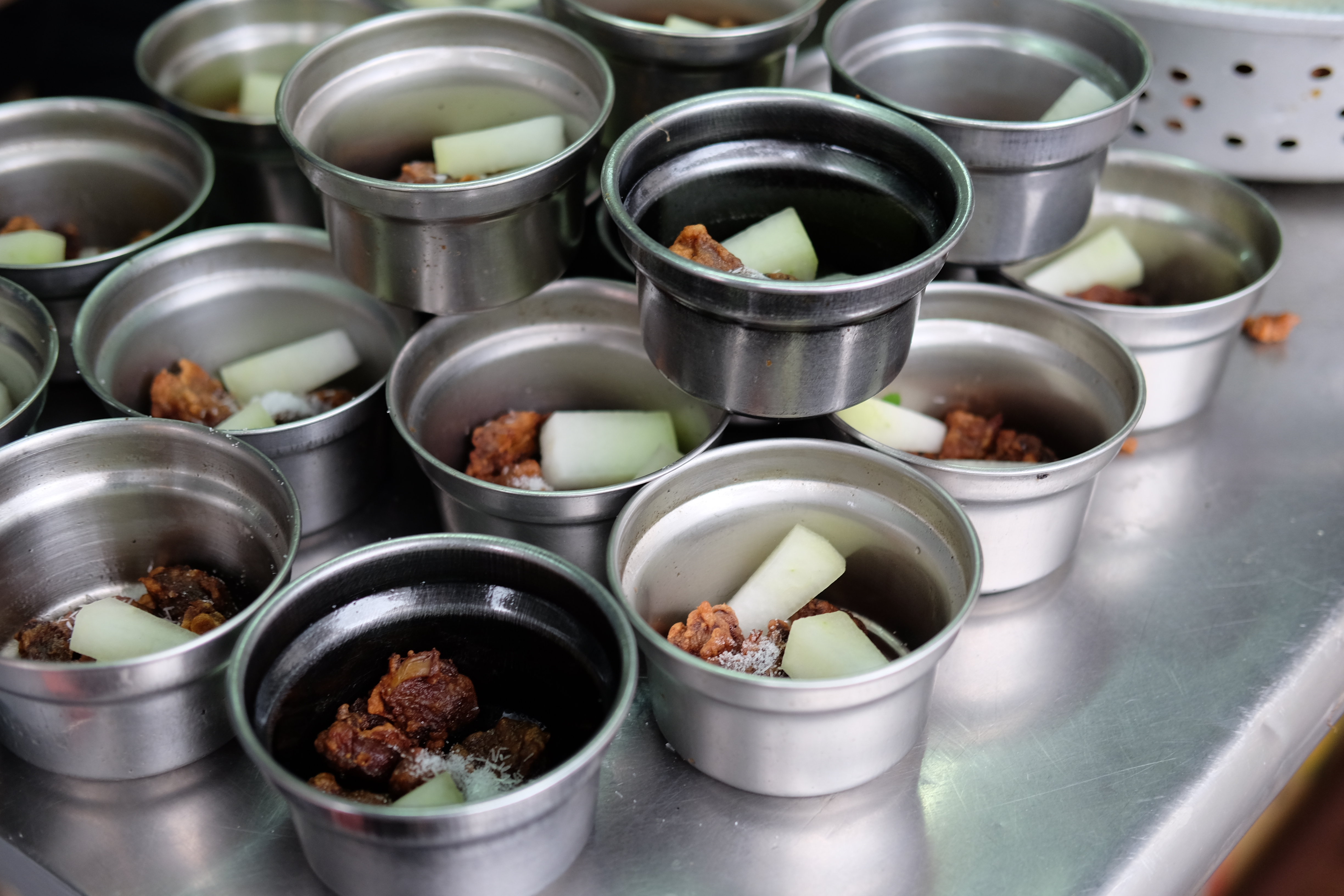 ซุปหมูทอดใส่ฟัก ...สังเกตเกร็ดสีขาวๆ ในชาม ผงชูรสเยอะมากค่ะ!!!!!!!!!! / Beitou, Taipei, Taiwan