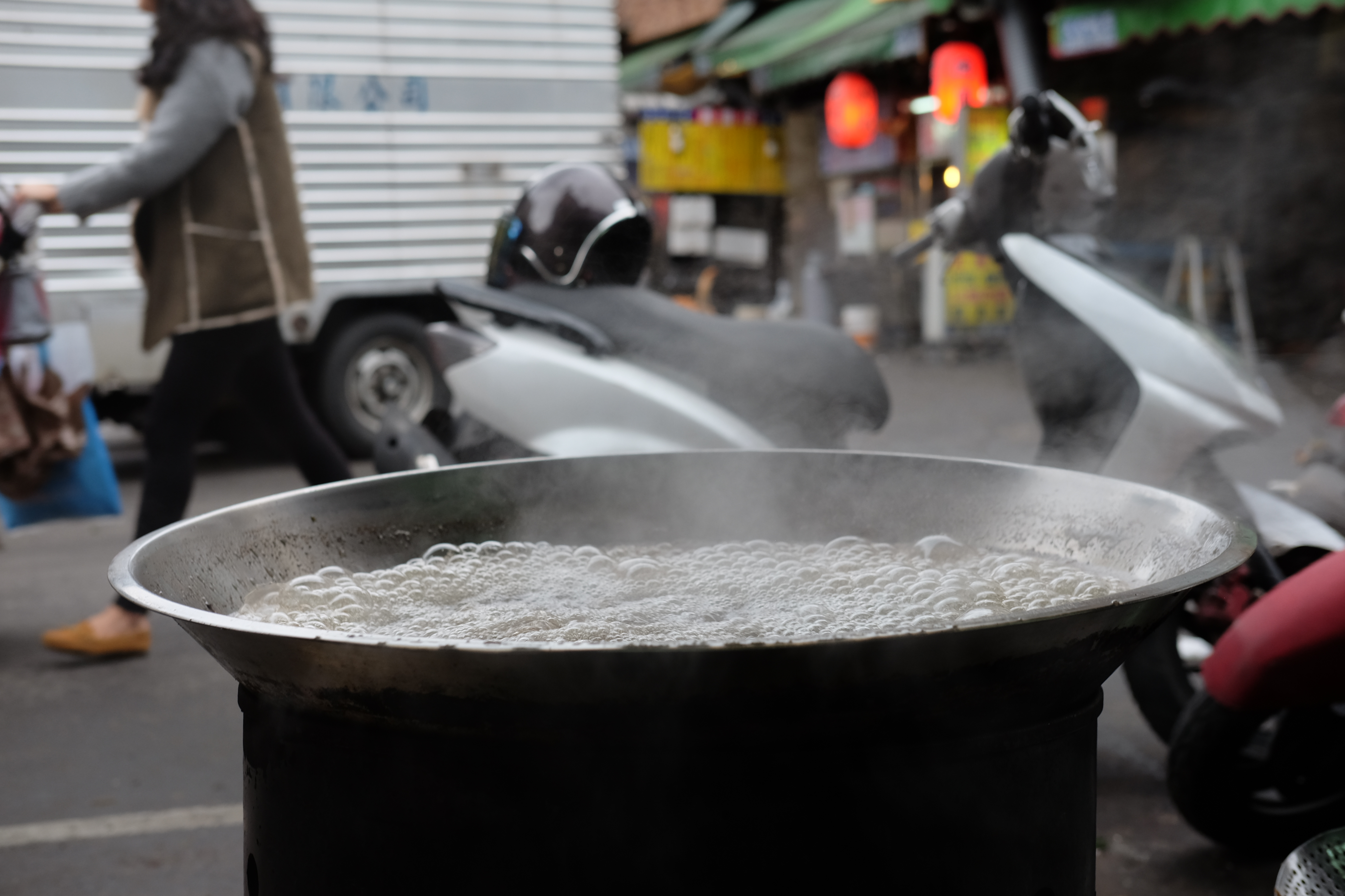 หม้อทอดหมูใหญ่มาก