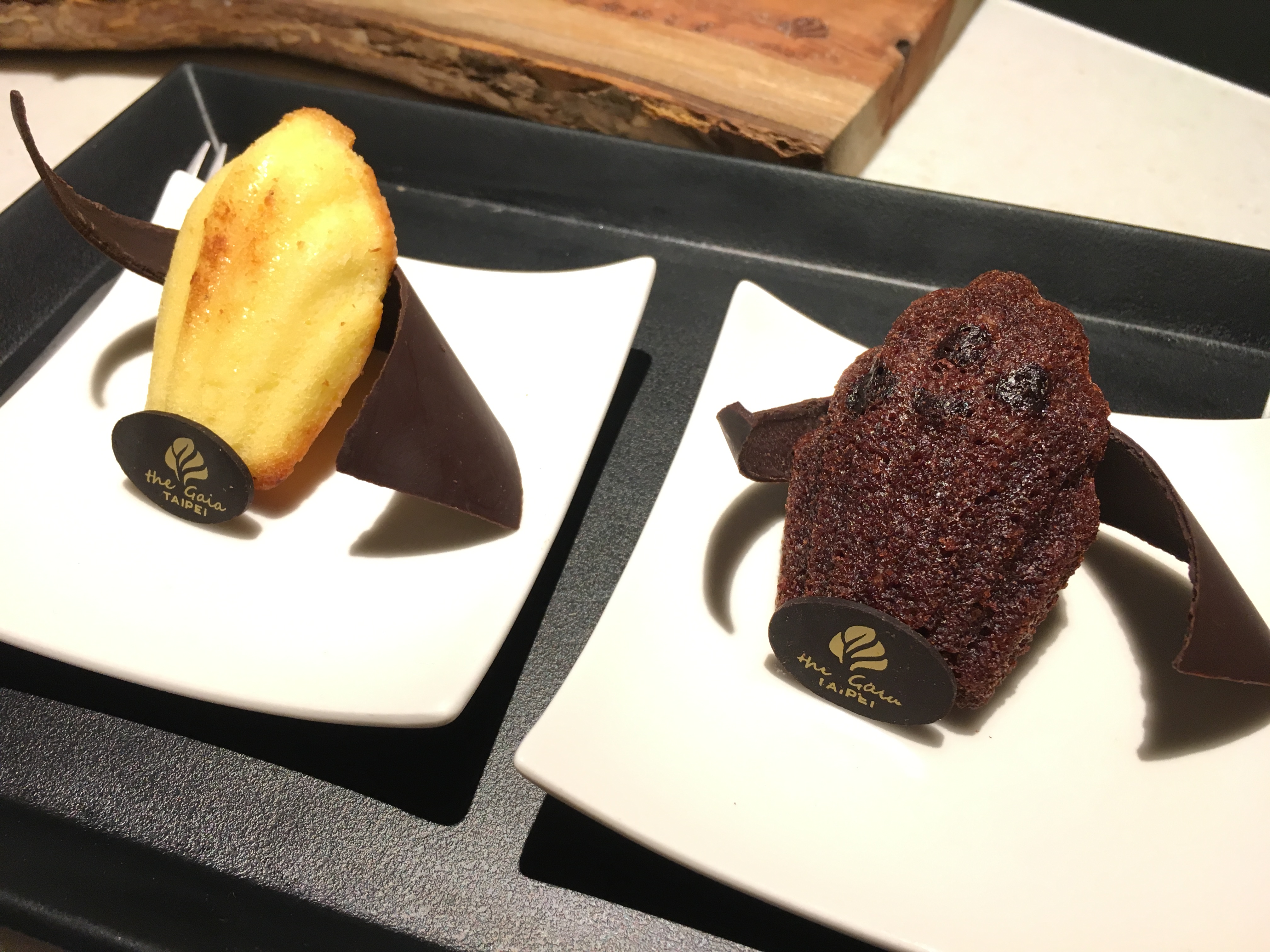 ขนมแช่ไว้ให้ในตู้เย็น / The Gaia hotel, Beitou, Taipei