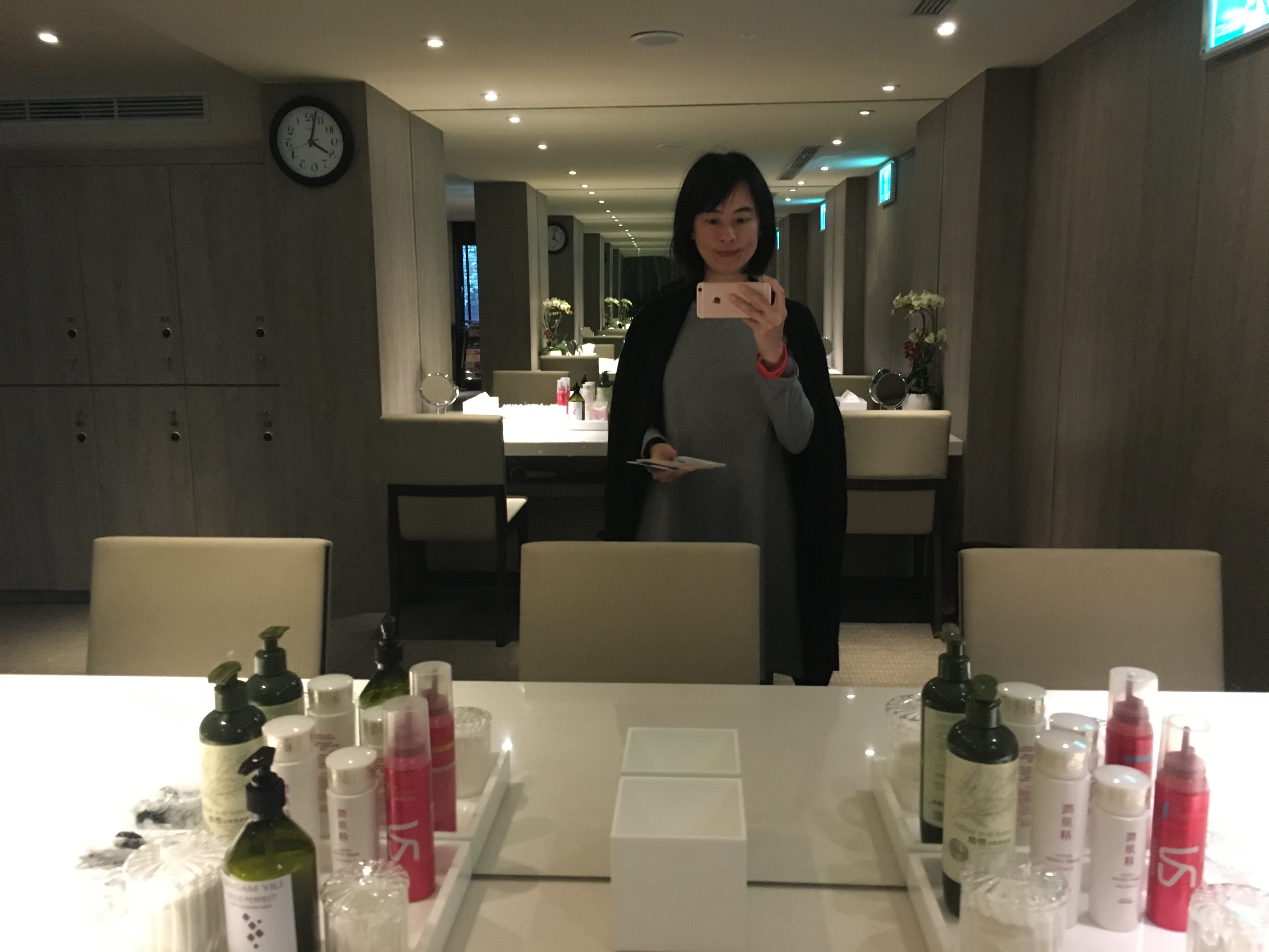 อุปกรณ์หน้ากระจก ในห้องแช่น้ำแร่รวม / The Gaia hotel, Beitou, Taipei