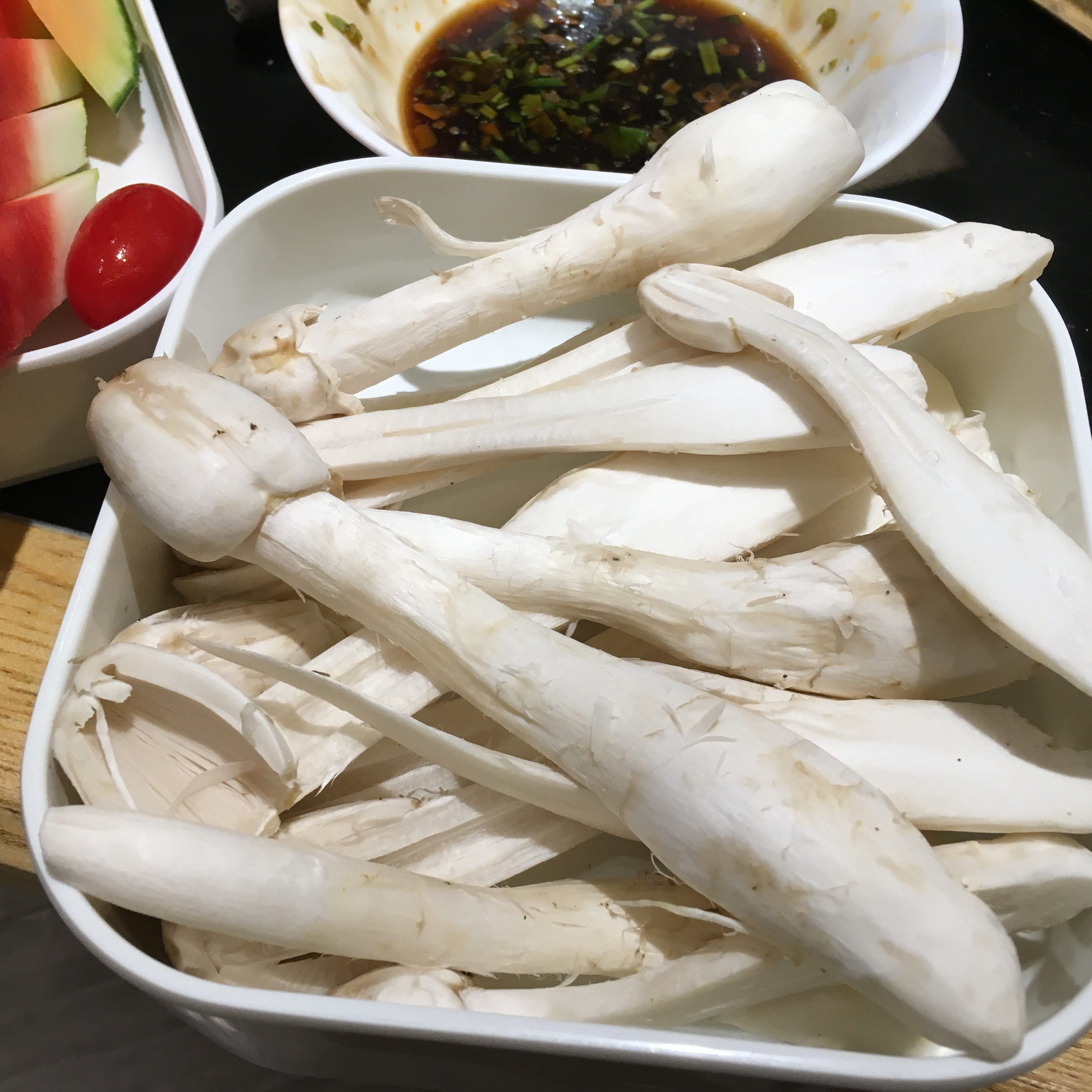 เห็ดท้องถิ่น กรึบอร่อยดีมาก