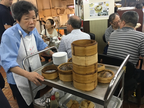 อานตี้เข็นรถออกมาแล้วววว