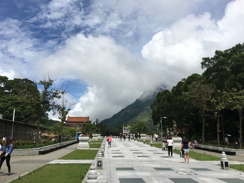 ทางไปไหว้พระใหญ่ แดดใสจางปาง