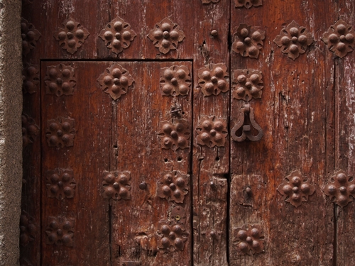 ประตูไม้เก่าแก่แลขลังมากๆ Toledo, Spain