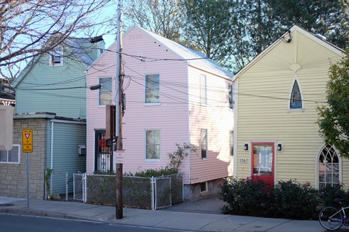 บ้านสีพาสเทล น่าอยู่ในสายตา แต่มาอยู่แล้วนึกว่าฉากถ่ายละคร