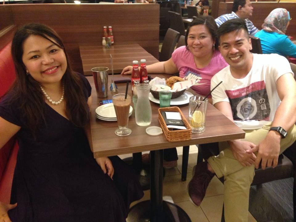 A College Christmas Reunion in Singapore