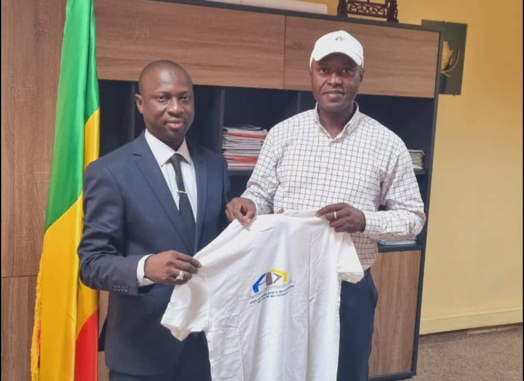 Séance de travail avec le Maire des Parcelles Assainies (Ville de Dakar)