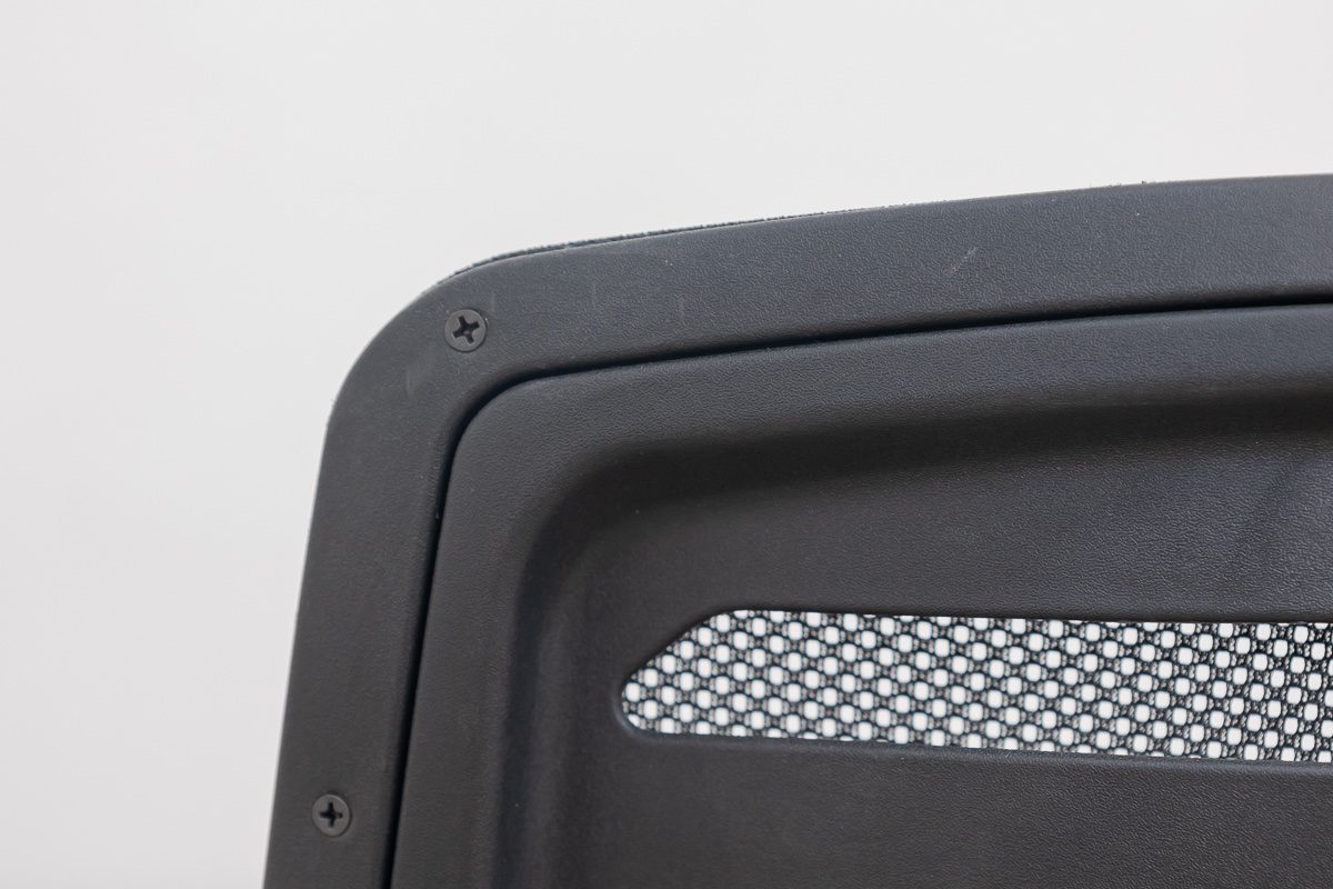 Chaise de Bureau Ergonomique COBY (HT-7008B) – Design Moderne, Dossier Bas en Résille, Tissu Noir