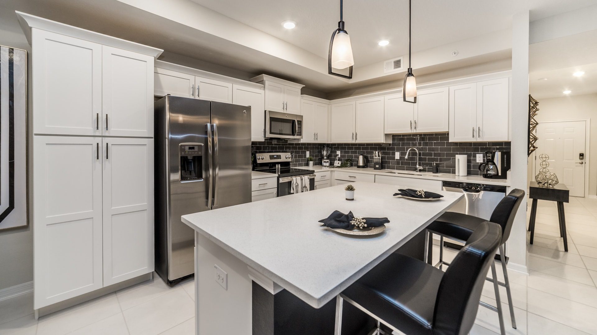 CONDO ROBERT 6