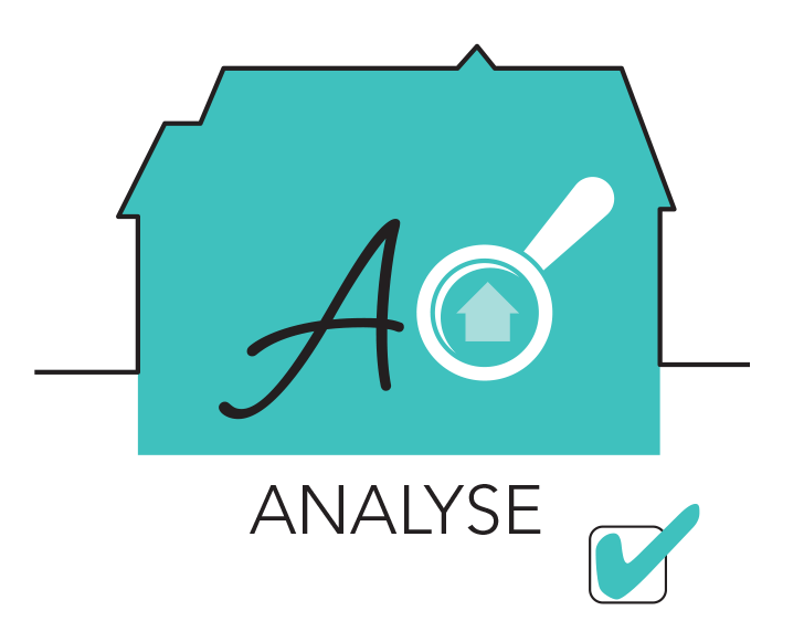 Logo de fin de chapitre pour l’étape Analyse de la méthode ADORE, représentant une maison stylisée avec une loupe, symbolisant l'observation et la compréhension de l’espace avant toute transformation.