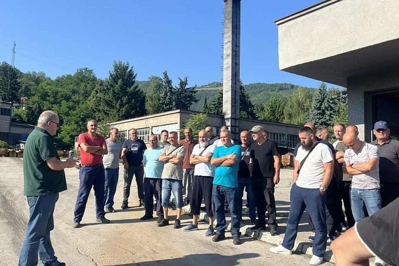Četvrta noć u jami: Deset zeničkih rudara ne odustaje od protesta