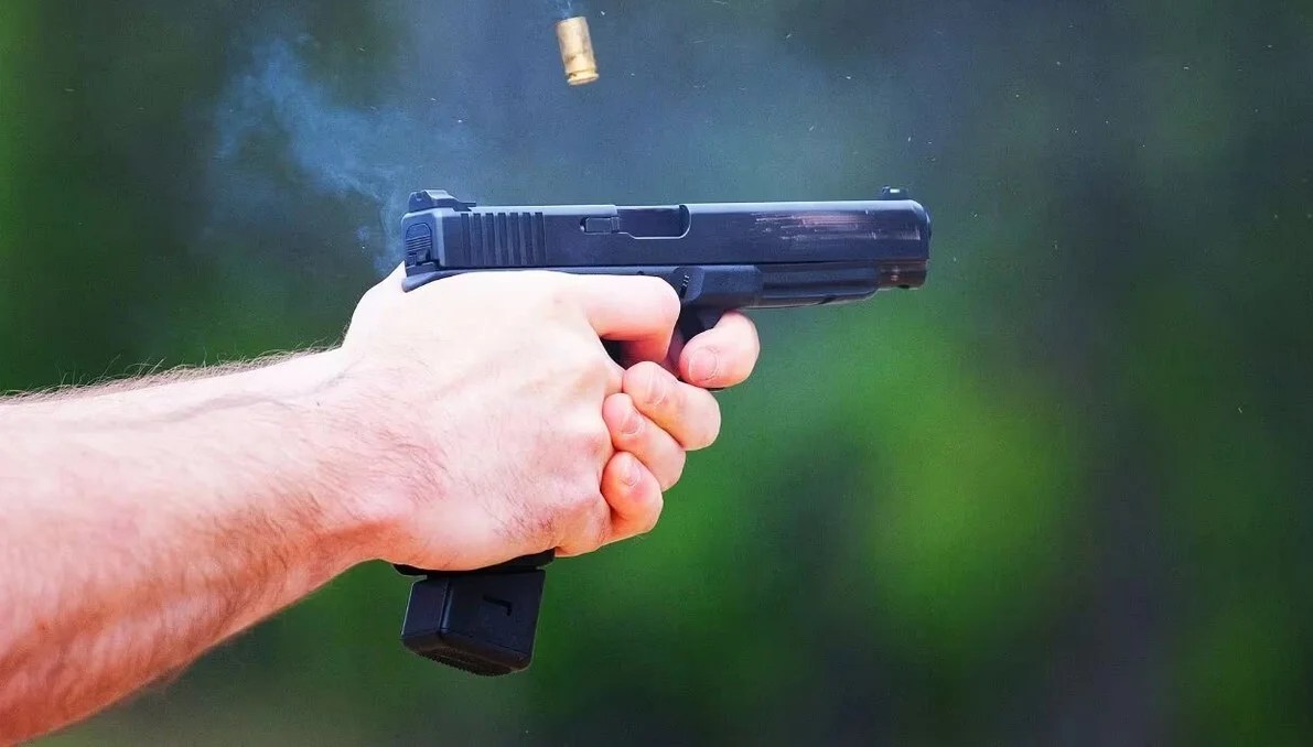 Drama u Derventi: Zbog parkiranog auta komšiju upucao u nogu