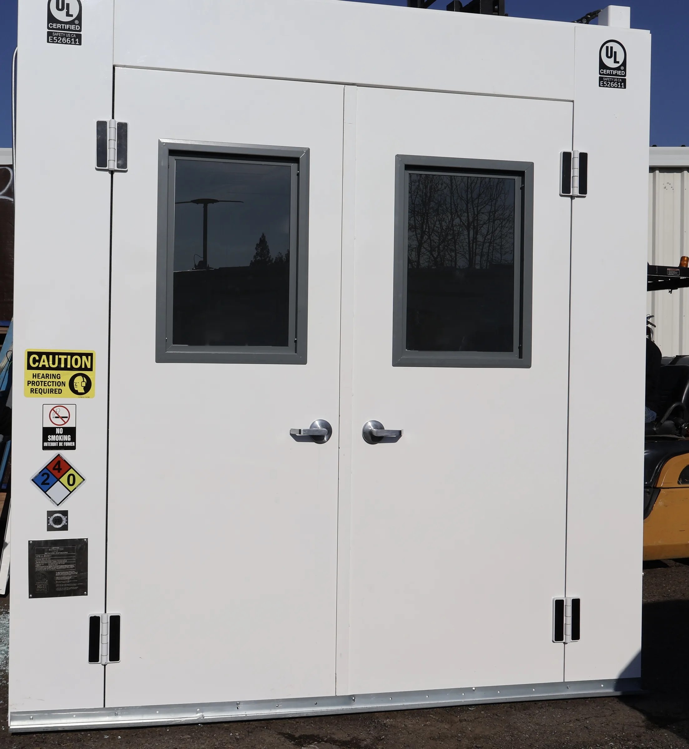 DYS Series double-door walk-in booth with vision windows