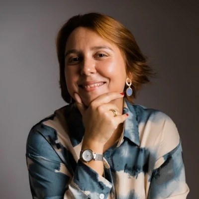 Foto de Maria Inês Rebelo, Fundadora do Pássaro Amarelo, cliente da A Estranhamente