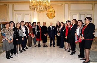 Essebsi Recoit Une Delegation De Femmes D Affaires Arabes A