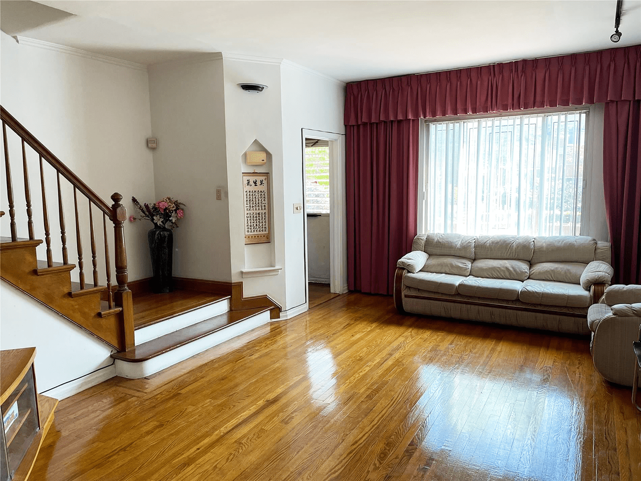 64-08 Alderton St, Rego Park, NY 11374