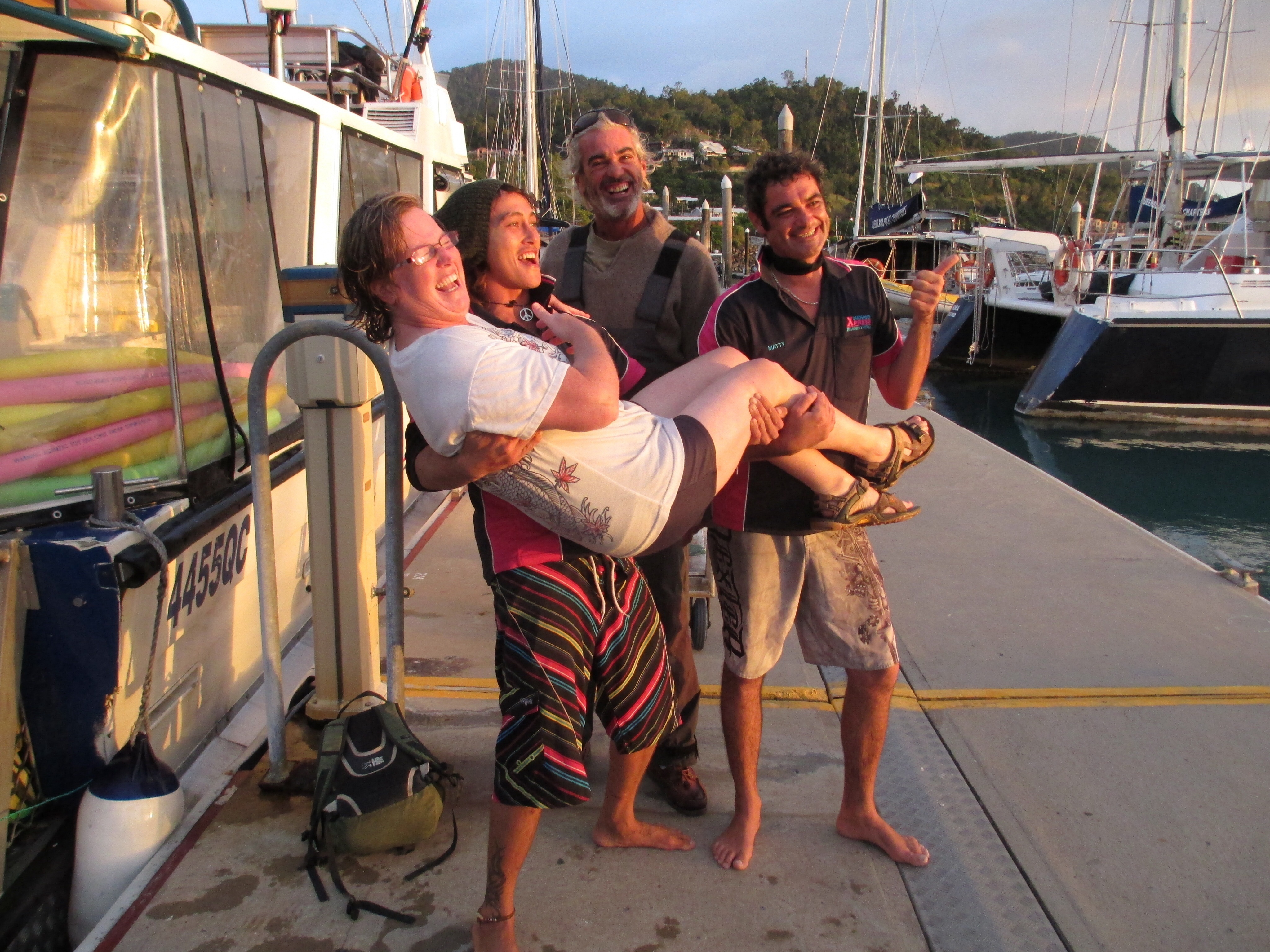 One of @queensland's most iconic and photographed locations, hill inlet and whitehaven beach, is right here in our pristine @whitsundaysqld backyard 🏝 ⁣. Whitehaven Xpress Ageholdsnobounds