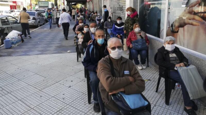 Lee más sobre el artículo Este lunes pagan a jubilados y pensionados con DNI que finaliza en 4 y 5