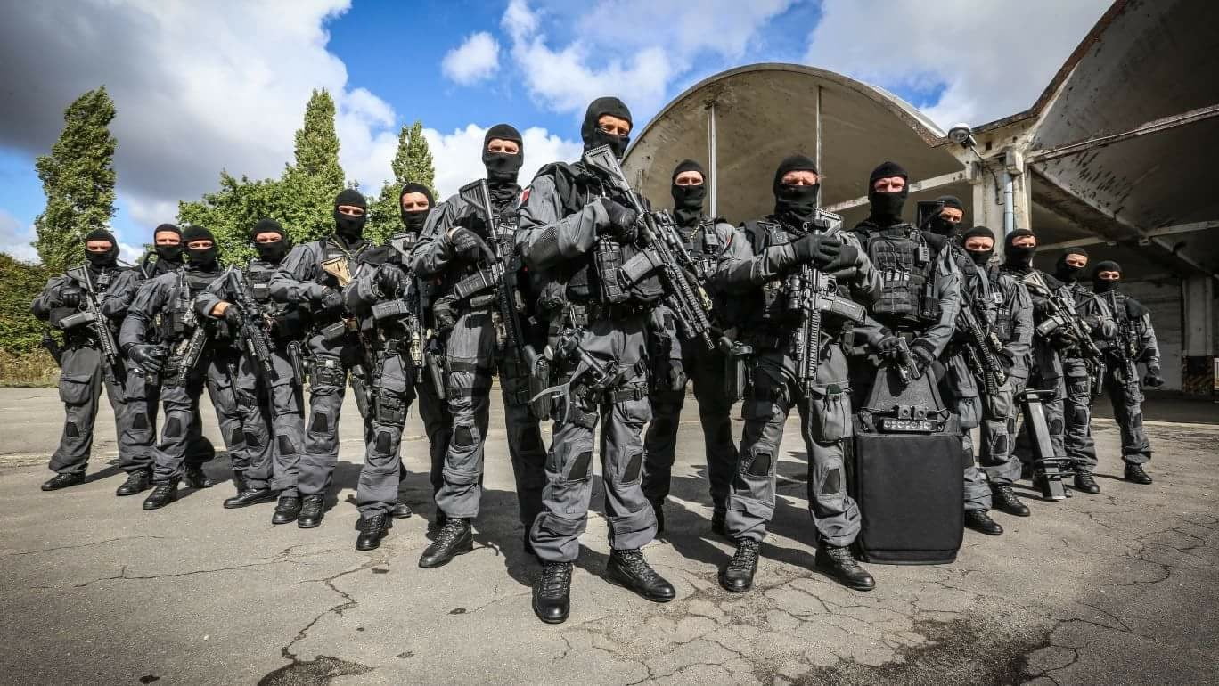 Côte de boeuf is french for “rib of beef” and is a type of meat that is popular in many parts of france. Amicale du groupe d'INTERVENTION DES COMMANDOS MARINE