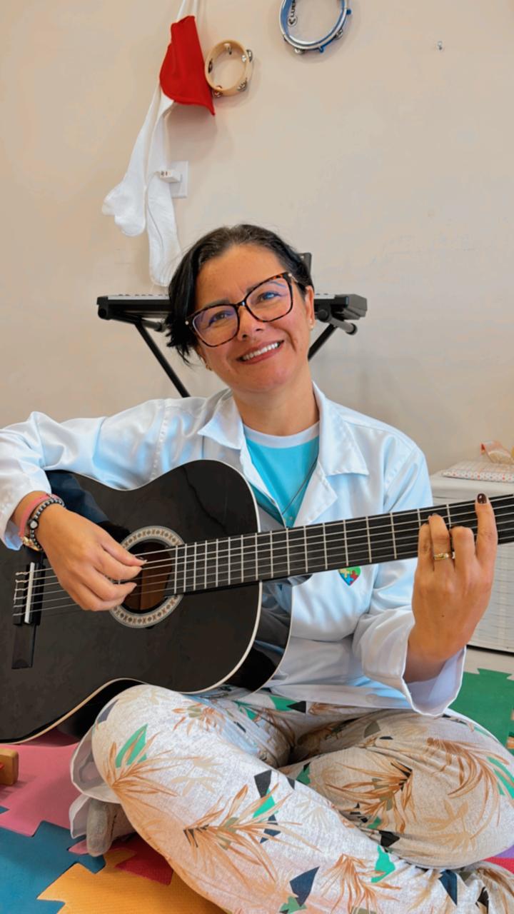 Musicoterapia transforma o cuidado de crianças com TEA na Clínica de Pediatria do Grupo Amhemed