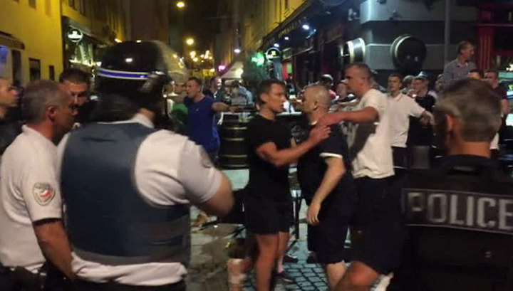 Правительство Франции собирается депортировать из страны всех россиян! После матча эти звери убили 4 людей (ШОКИРУЮЩИЕ КАДРЫ 18+)