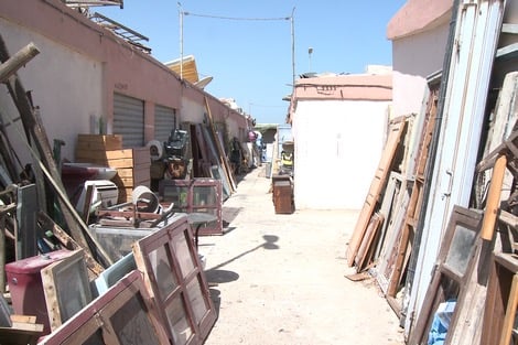 حالة استنفار أمني عاجل بالداخلة عقب العثور على قنبلة مشتبه بها في &ldquo;السويقة&rdquo;