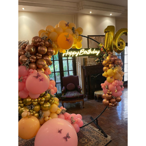Minimalistic balloon decor