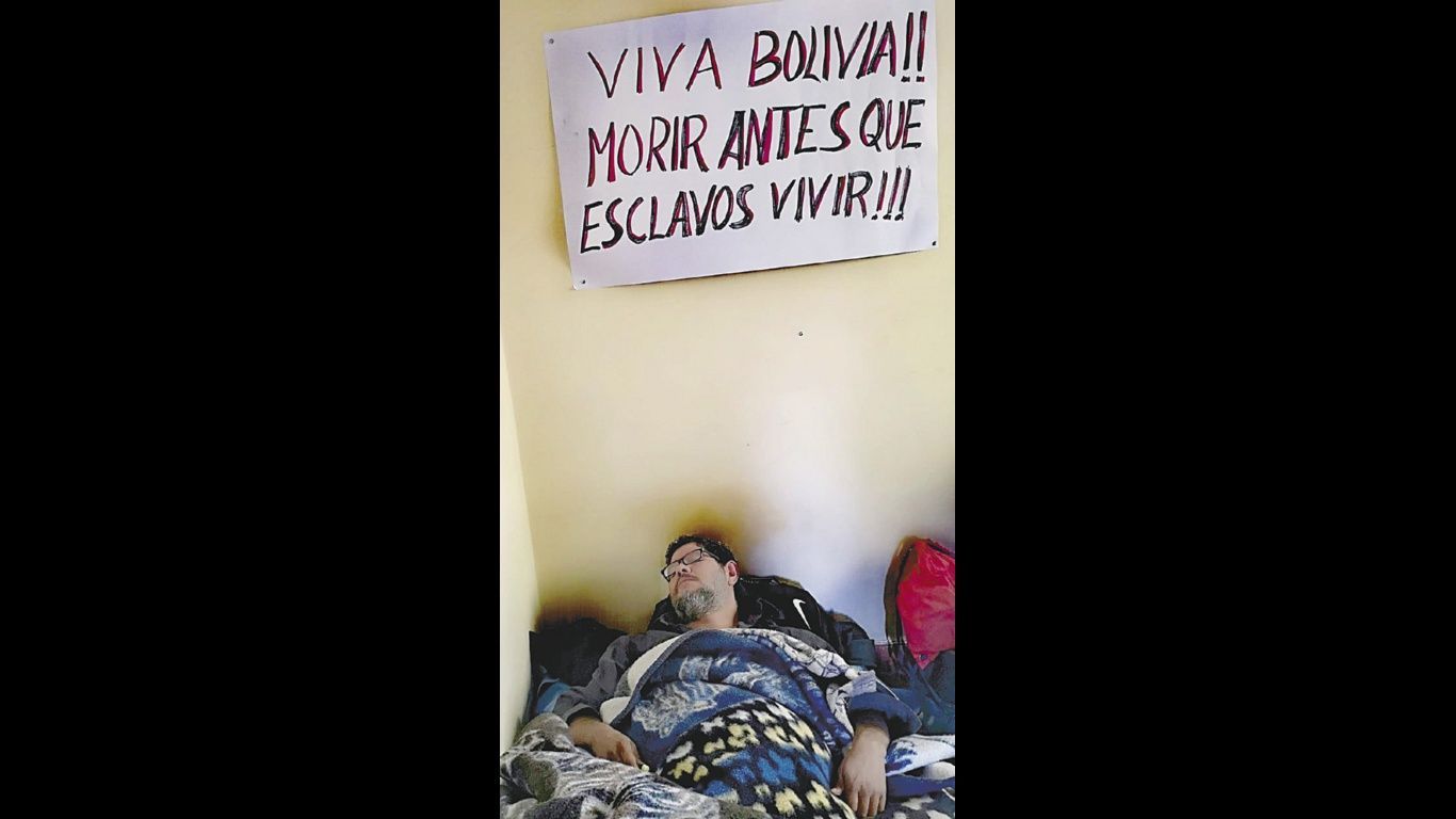 Huelguistas diezmados aguardan otras estrategias