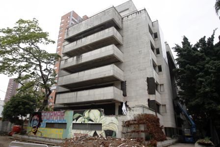 Medellín: Derriban el edificio de Pablo Escobar