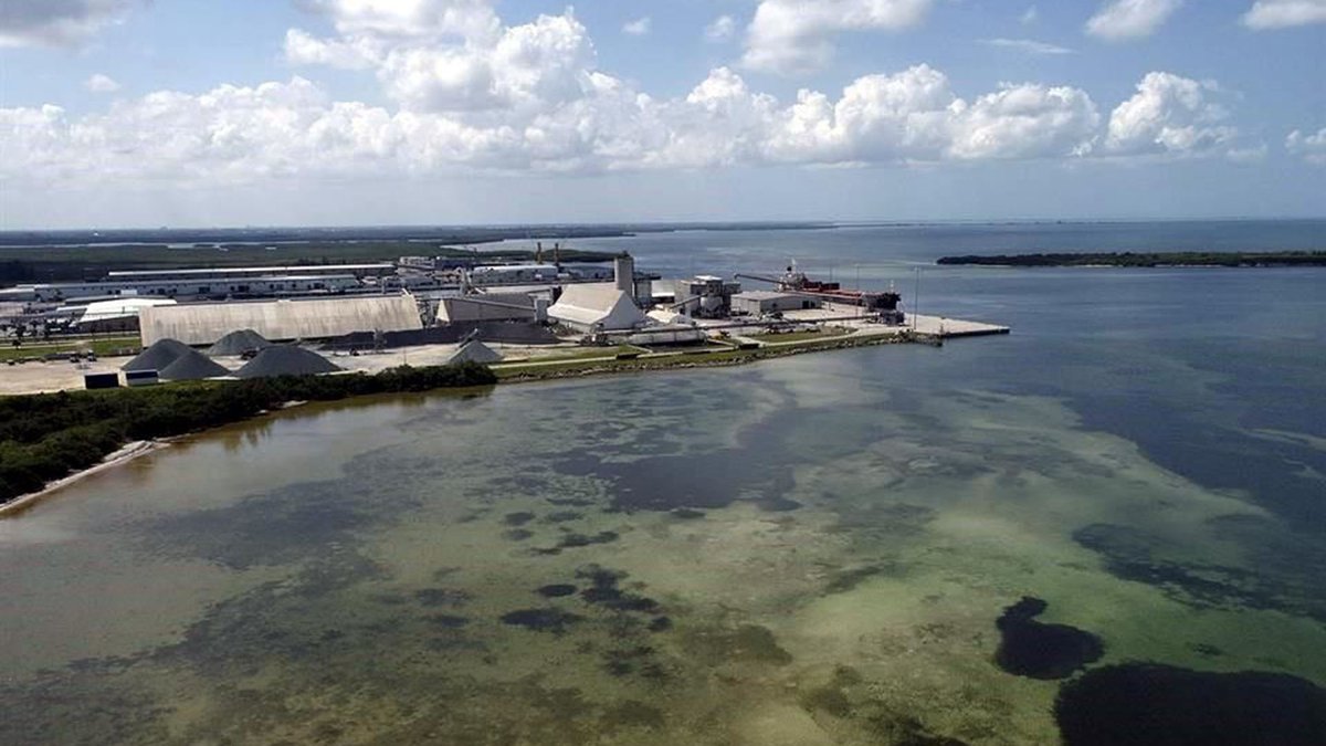 Un derrame de aguas residuales genera cientos de evacuados en Florida