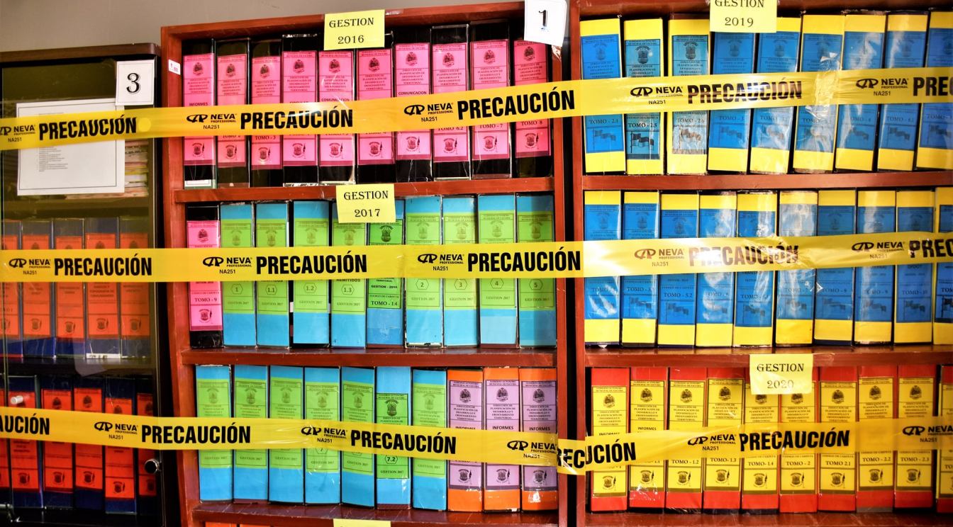 Comisión de transición realiza el precintado de la documentación verificada en la Alcaldía de Yacuiba