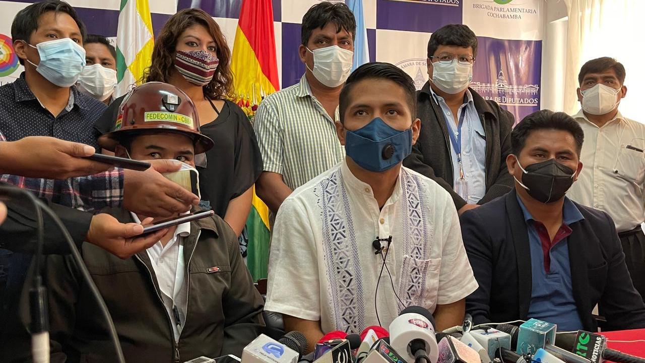 Andrónico no descarta que se pueda abrir un debate para que cocaleros paguen impuesto