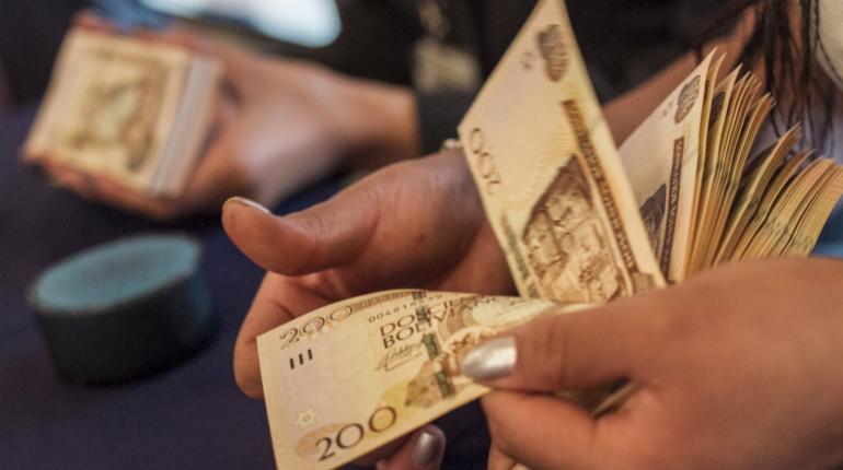 Rige decreto de incremento de 2% al salario mínimo y fija hasta el 31 de mayo el pago retroactivo