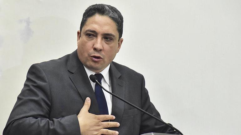 Bufete de Arce: adjudicación del Mutún fue conforme a ley y por la experiencia de los abogados