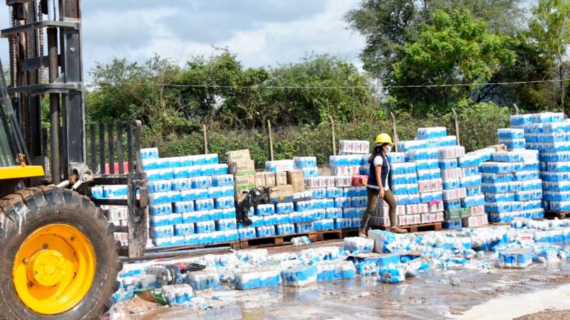 Aduana decomisa ropa, bebidas y telas de contrabando valuados en Bs 1,4 millones