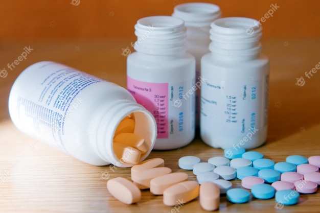 Padres dejaron solas a sus hijas y una niña de 4 años se intoxicó con medicamentos