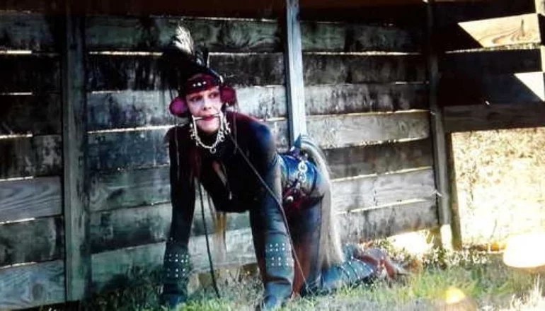 VIDEO: Se cambió de sexo, y no resultó, porque en realidad se siente un caballo