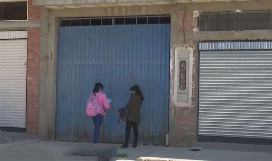 Llanto de tres niños alarma a vecinos que pidieron a la Defensoría intervenir, la madre fue citada a declarar