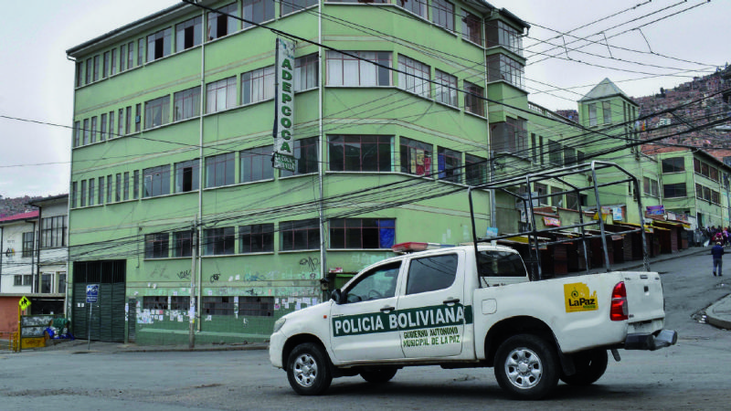 Policía detiene al hombre que lanzó explosivos en cercanías de Adepcoca