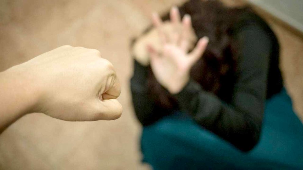 Policía es acusado de agredir a su esposa