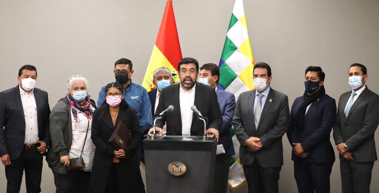 Ruiz: Se conformó tres mesas de trabajo y se dialogó sobre créditos y bonos en reunión con Alcaldes