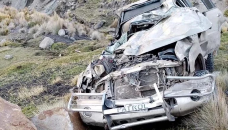 Conductor murió al embarrancarse su vagoneta en Potosí