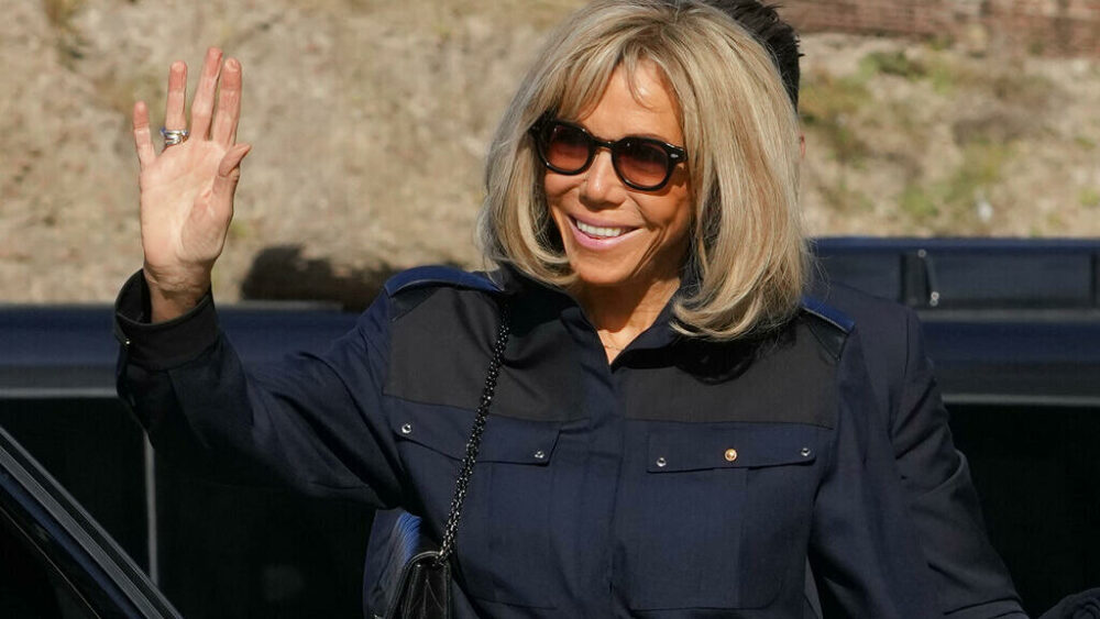 Francia: Brigitte Macron presentará denuncia tras noticia falsa sobre su condición de mujer trans