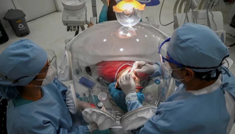 Padecía dificultades para respirar y le descubrieron que tenía un diente en la nariz