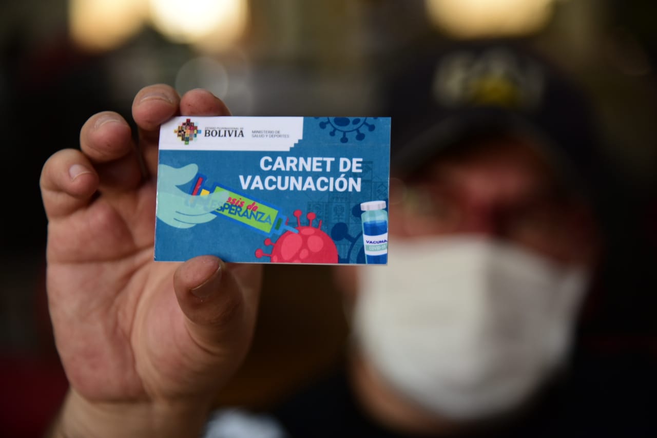 Campesinos de Tarija califican de «desatinada» decisión de suspender la presentación del Carnet de Vacunación Covid
